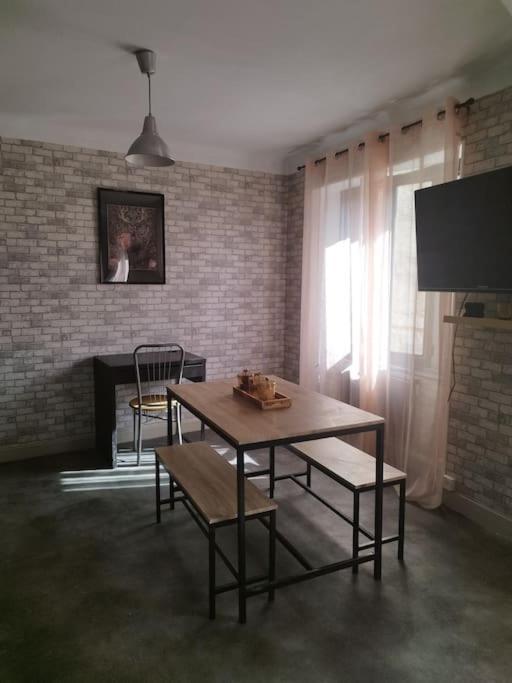 Jolie Maison De Bourg Tout Equipee 10Km D'Ambert Saint-Amant-Roche-Savine Luaran gambar